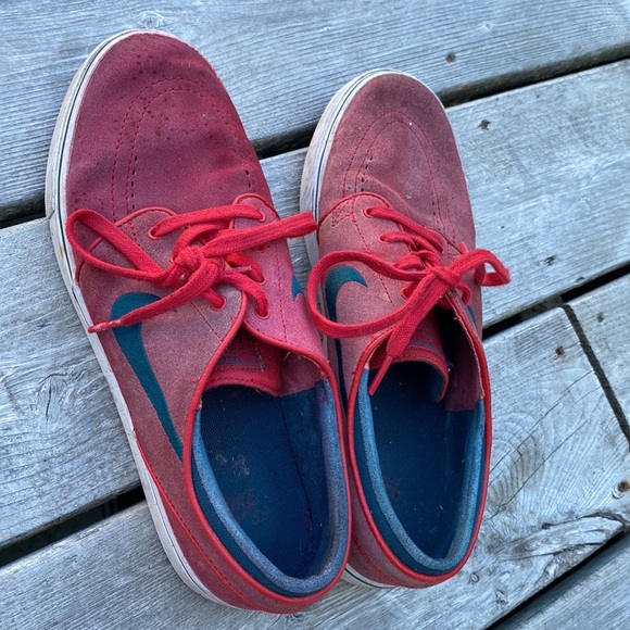 Faded red and navy nikes - Picture 2 of 2